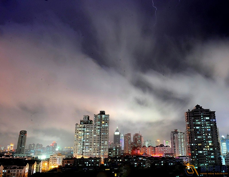 安防監(jiān)控設(shè)備如何防雷雨？