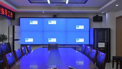 工廠會(huì)議室大屏幕升級(jí)，選擇投影還是拼接屏幕好？