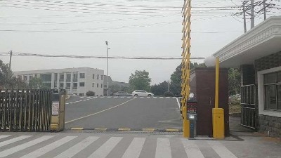 工廠車牌識(shí)別系統(tǒng)率低怎么解決？